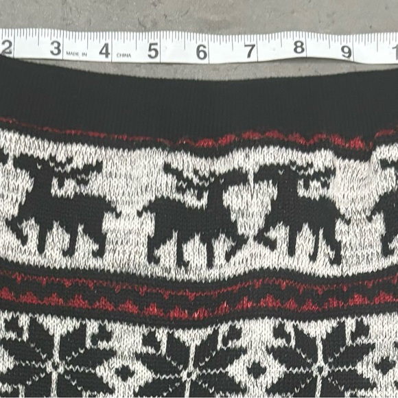 Black and White Nordic Pattern Knee-length Pencil Skirt - Picture 4 of 4